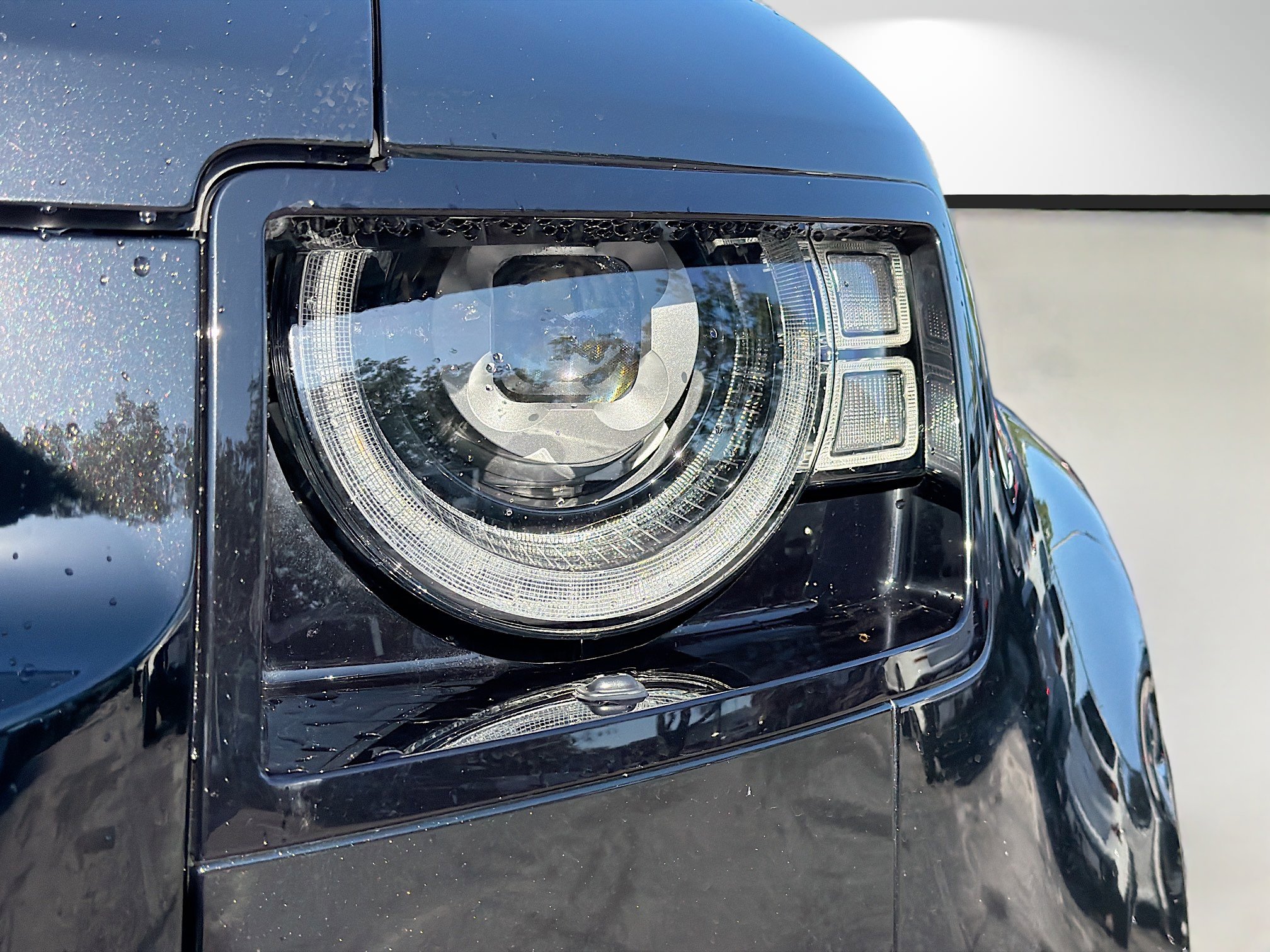 Certified 2025 Land Rover Defender 110 X-Dynamic SE AWD/4WD image 9