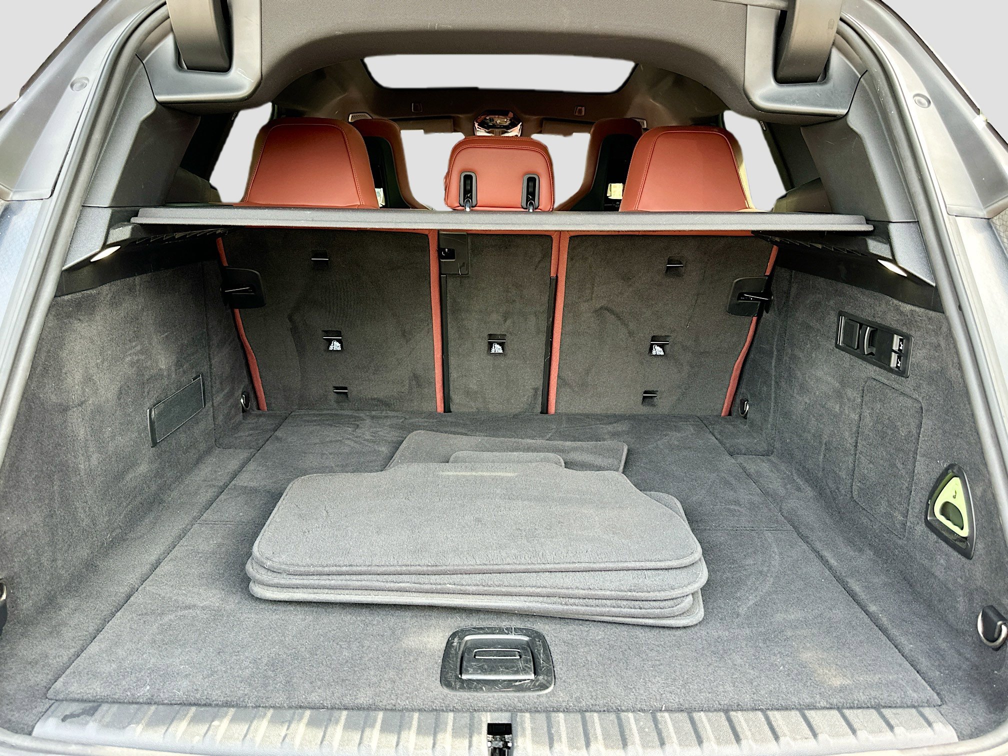 Certified 2022 BMW iX xDrive50 w/ Premium Package image 28