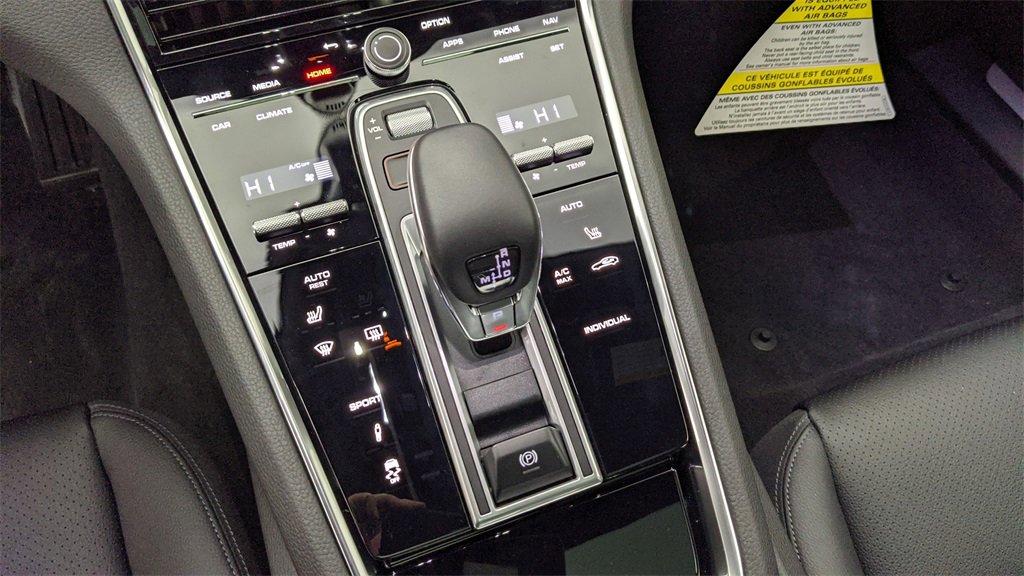 Used 2022 Porsche Panamera 4 image 36