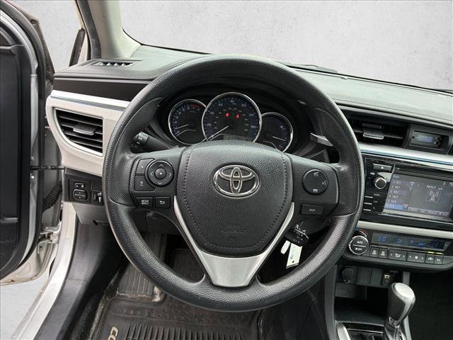 Used 2016 Toyota Corolla LE FWD image 11