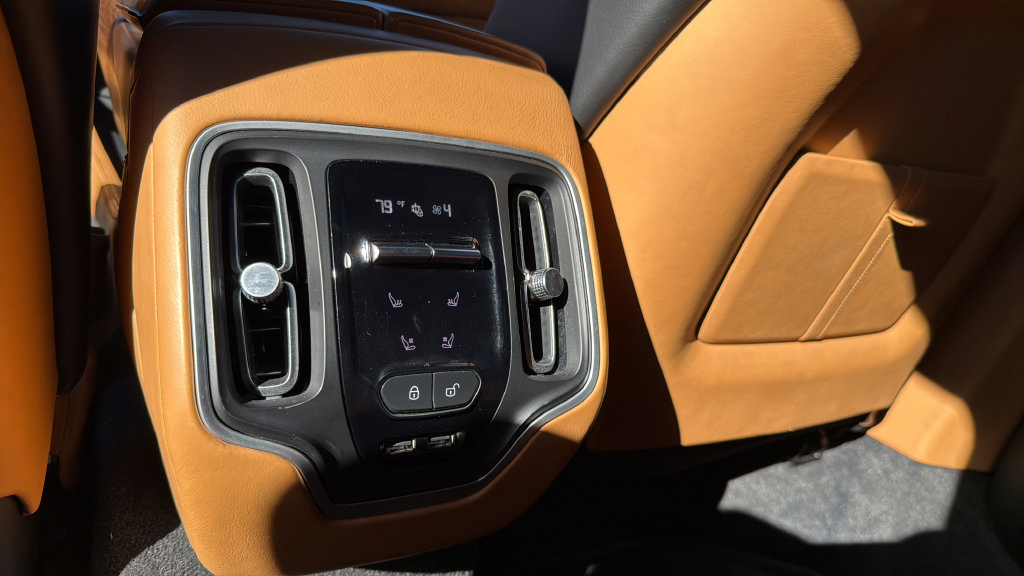 Used 2021 Aston Martin DBX AWD/4WD image 20