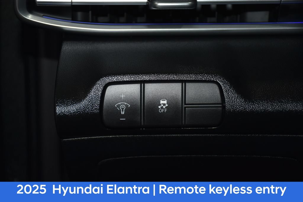 Certified 2025 Hyundai Elantra SEL FWD image 10