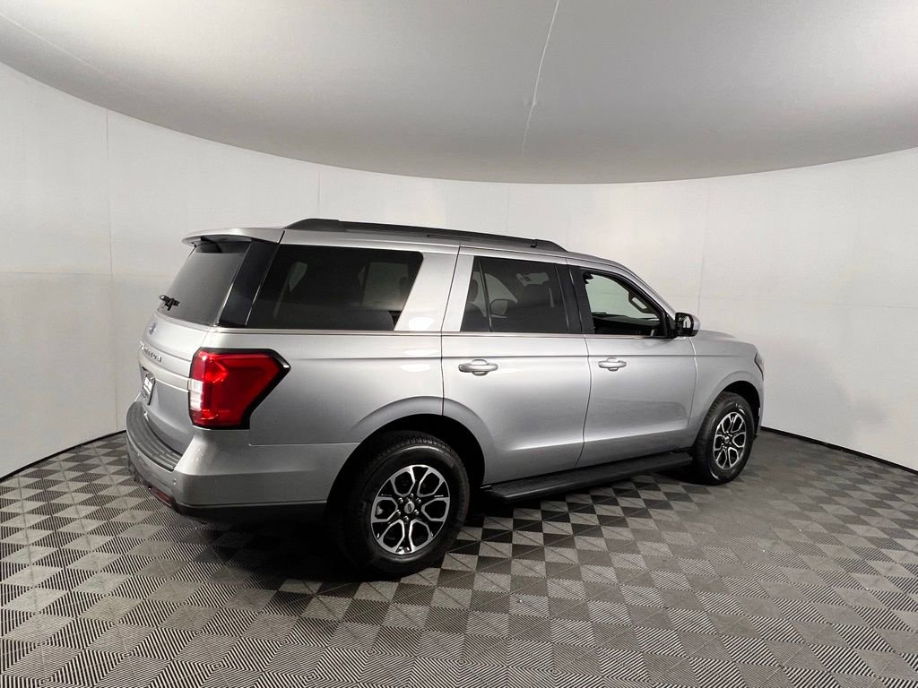 Used 2024 Ford Expedition XLT image 5
