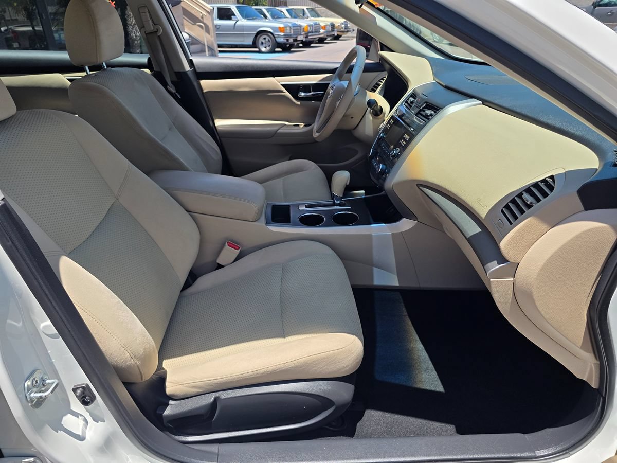 Used 2015 Nissan Altima 2.5 SV FWD image 14