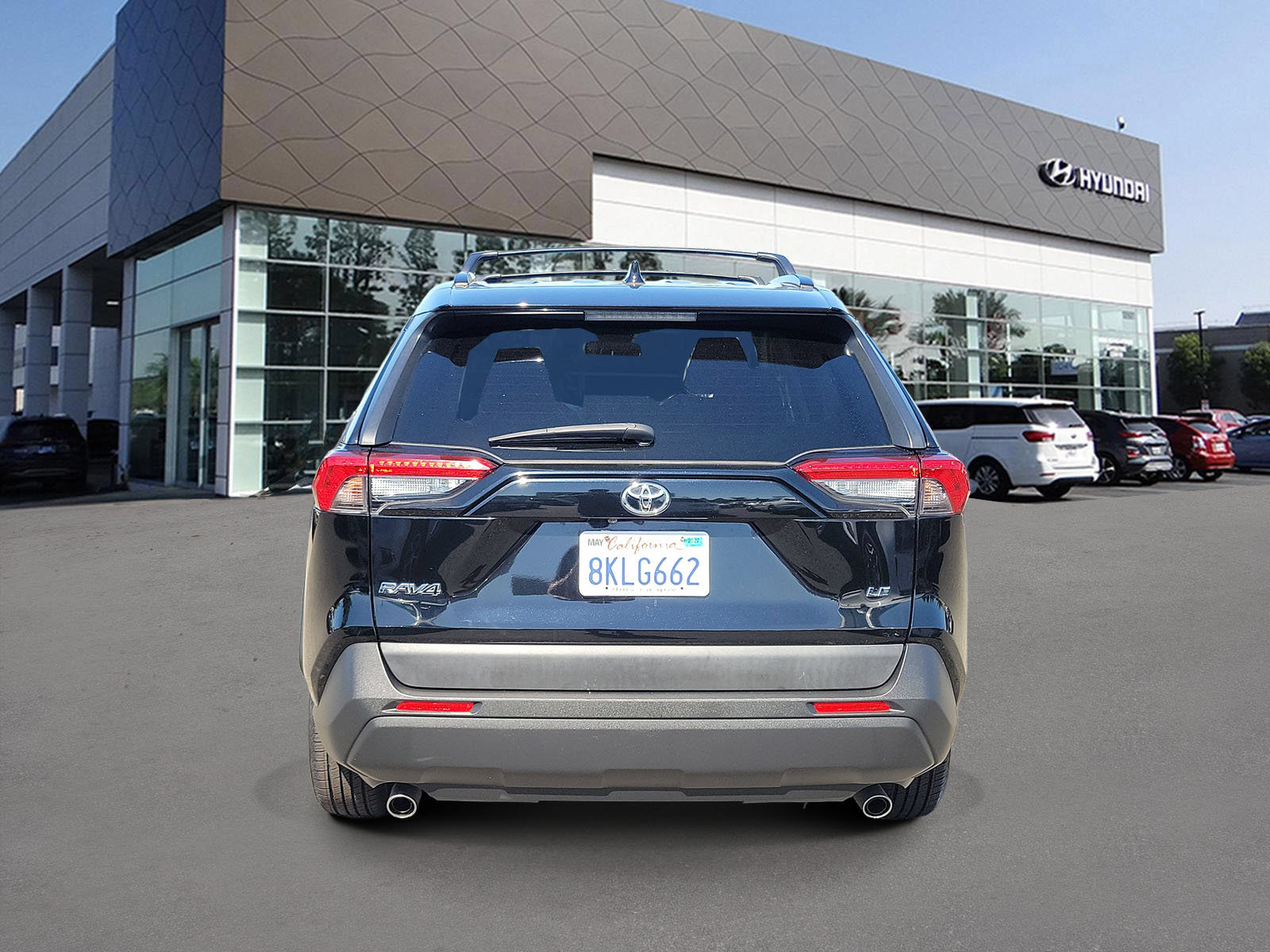 Used 2019 Toyota RAV4 LE w/ Carpet Mat Package FWD image 4