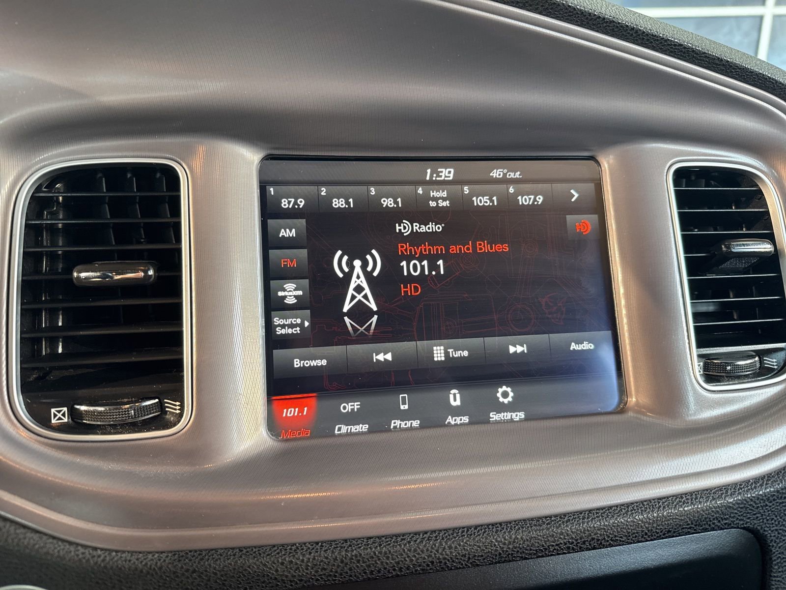 Used 2023 Dodge Charger SXT image 28