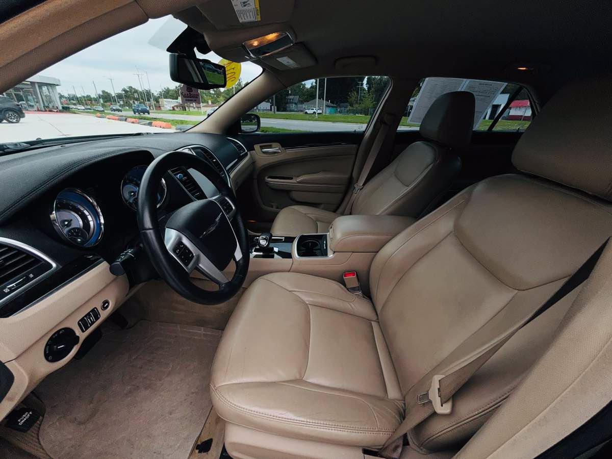 Used 2014 Chrysler 300 AWD image 30