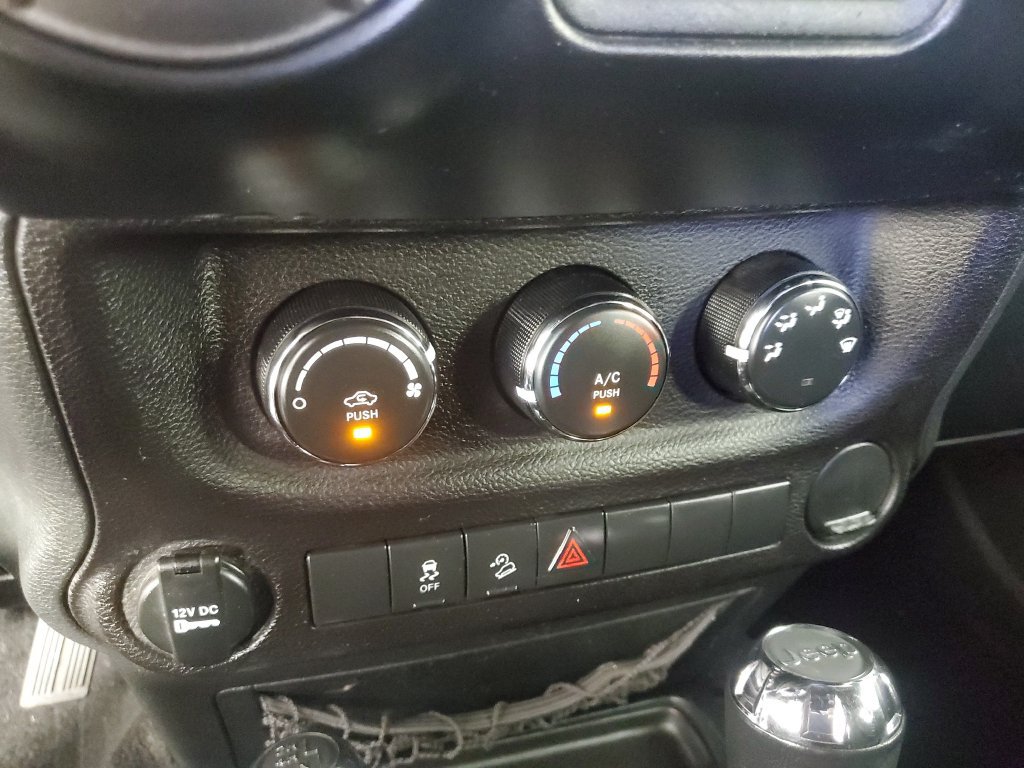 Used 2018 Jeep Wrangler Unlimited Sport w/ Connectivity Group AWD/4WD image 18