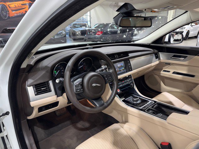 Used 2017 Jaguar XF Prestige RWD image 10