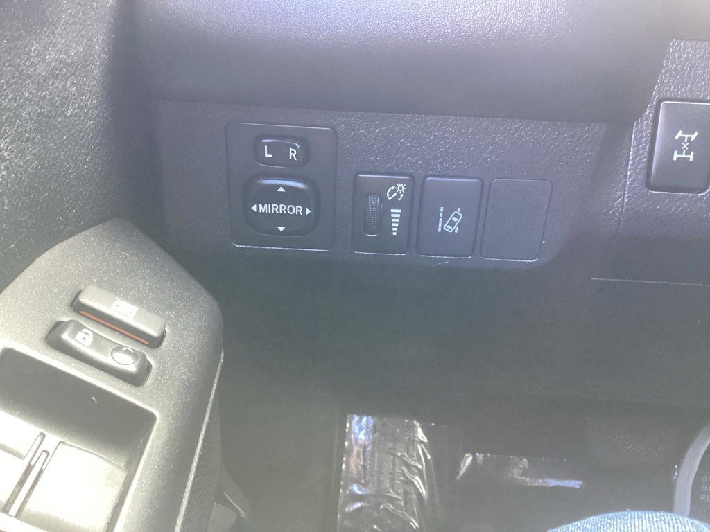 Used 2017 Toyota RAV4 XLE AWD/4WD image 27