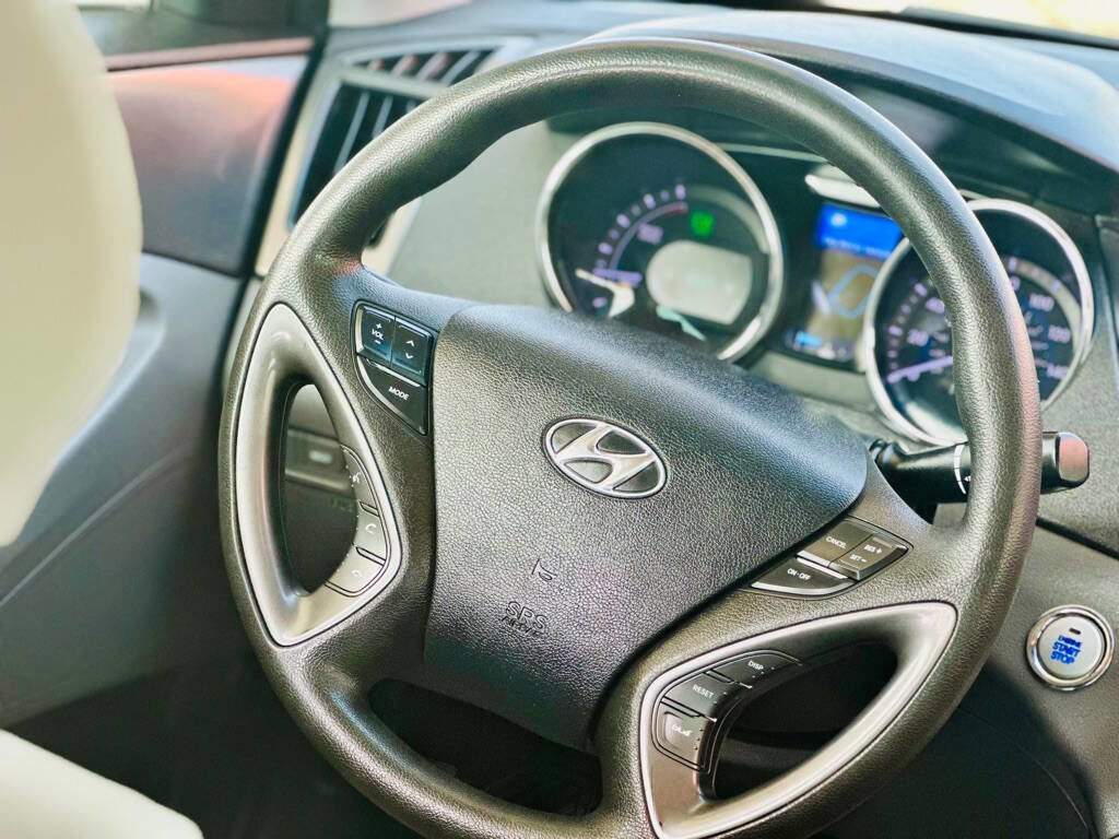 Used 2013 Hyundai Sonata Hybrid image 9