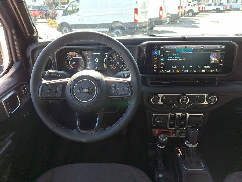 Used 2025 Jeep Wrangler Unlimited Rubicon w/ Convenience Group AWD/4WD image 11