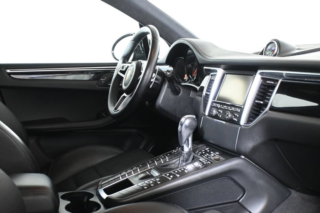 Used 2015 Porsche Macan Turbo AWD/4WD image 33