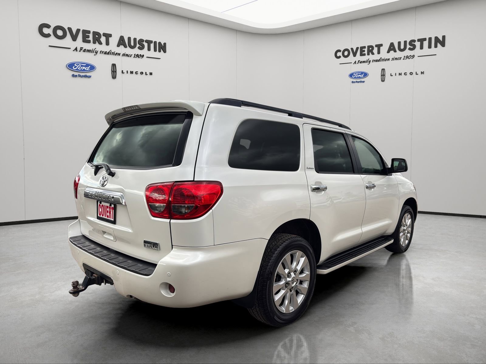 Used 2014 Toyota Sequoia Platinum RWD image 5