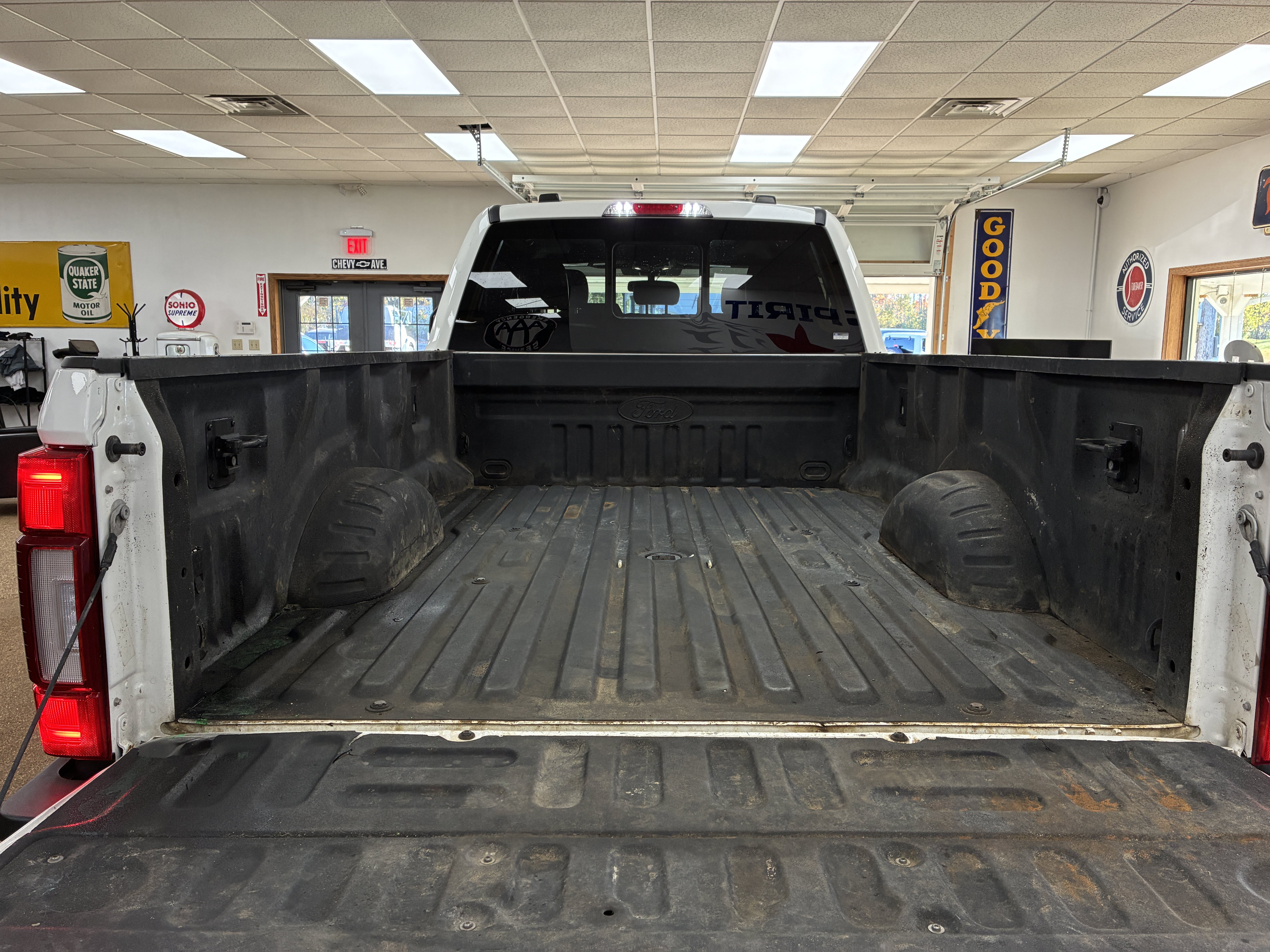 Used 2022 Ford F350 Lariat w/ Black Appearance Package AWD/4WD image 14