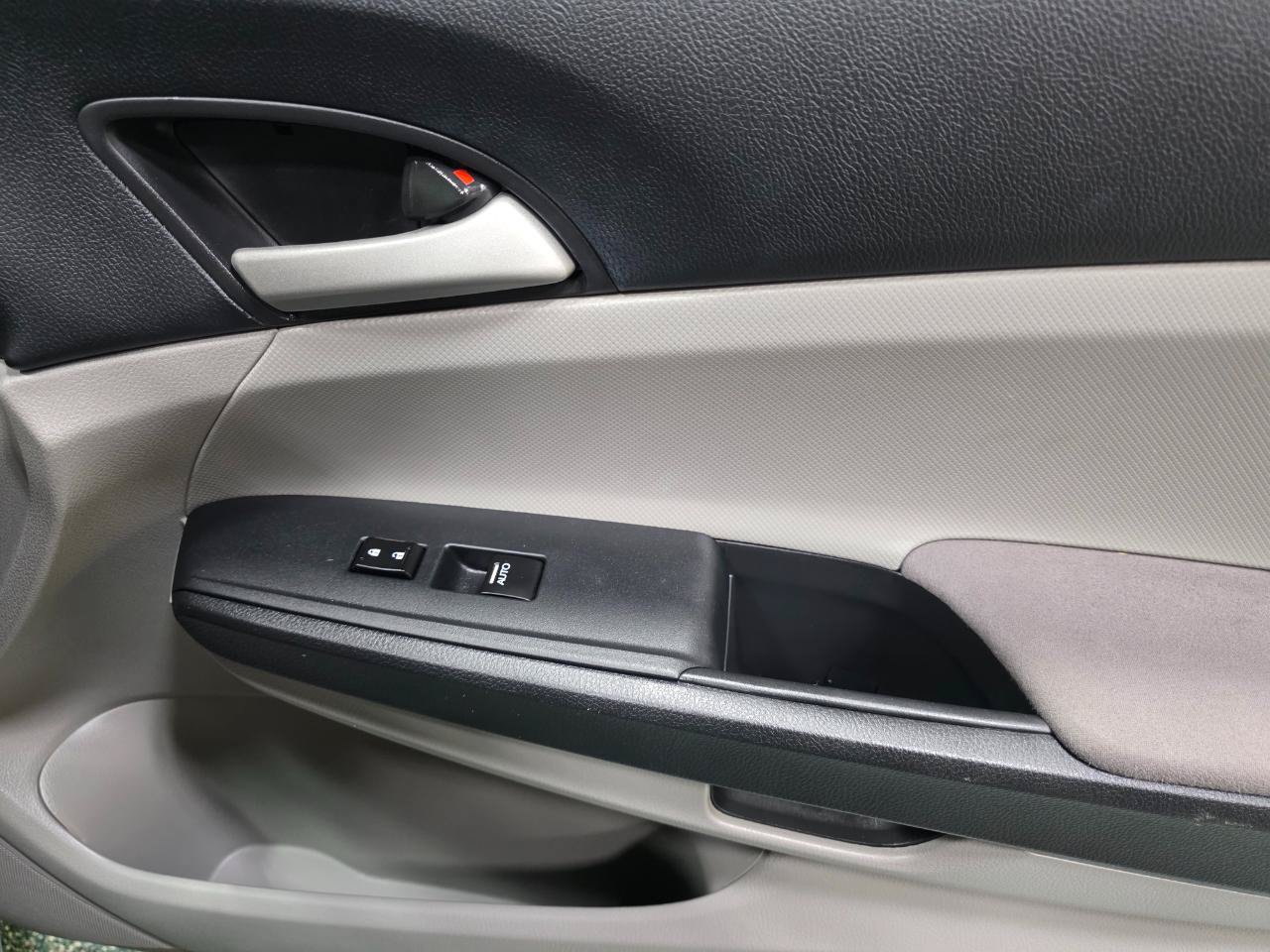Used 2011 Honda Accord LX-P image 26