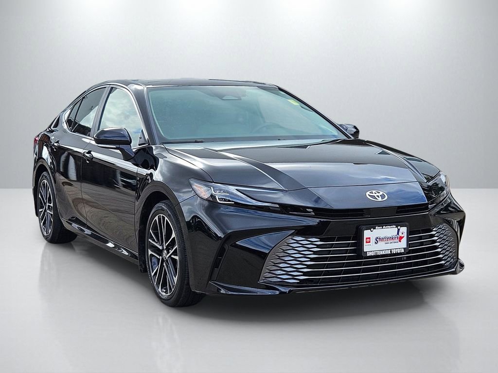 Used 2026 Toyota Camry XLE FWD image 3