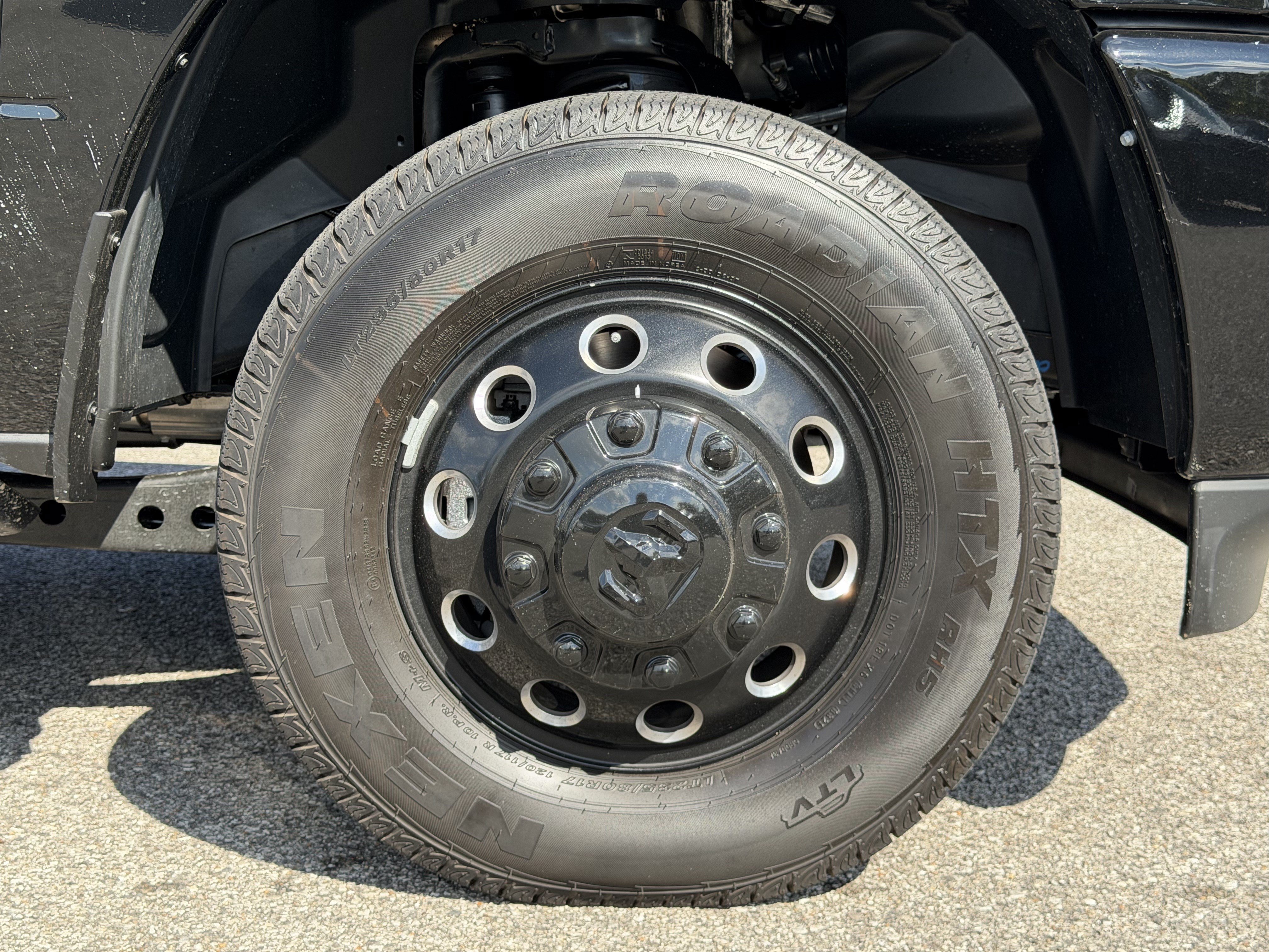 New 2026 RAM 3500 Laramie AWD/4WD image 13