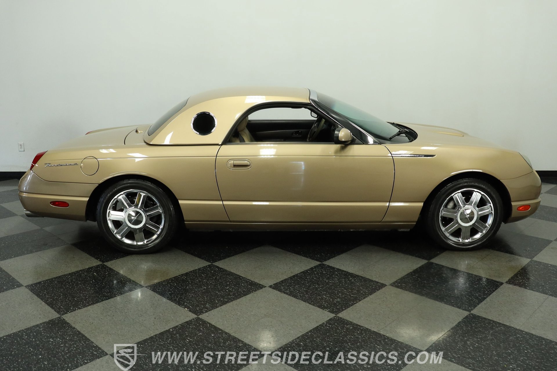 Used 2005 Ford Thunderbird RWD image 12