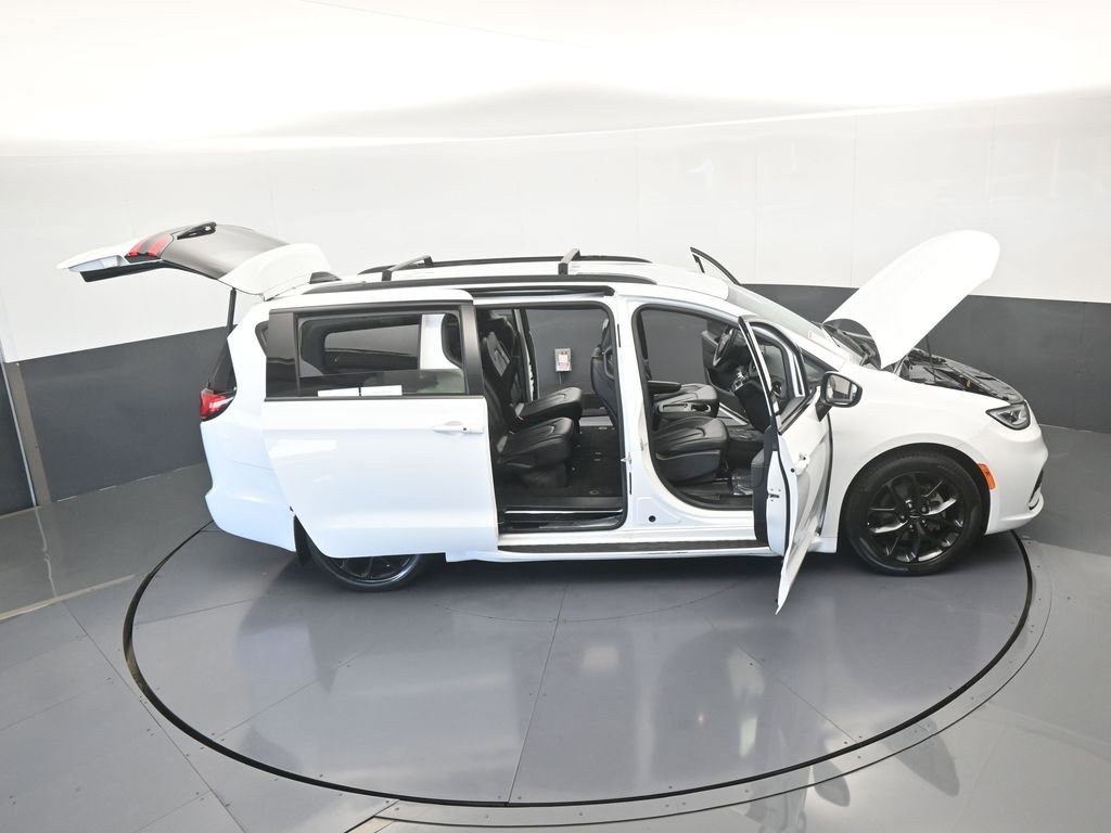 Used 2023 Chrysler Pacifica Touring-L w/ S Appearance Package image 72