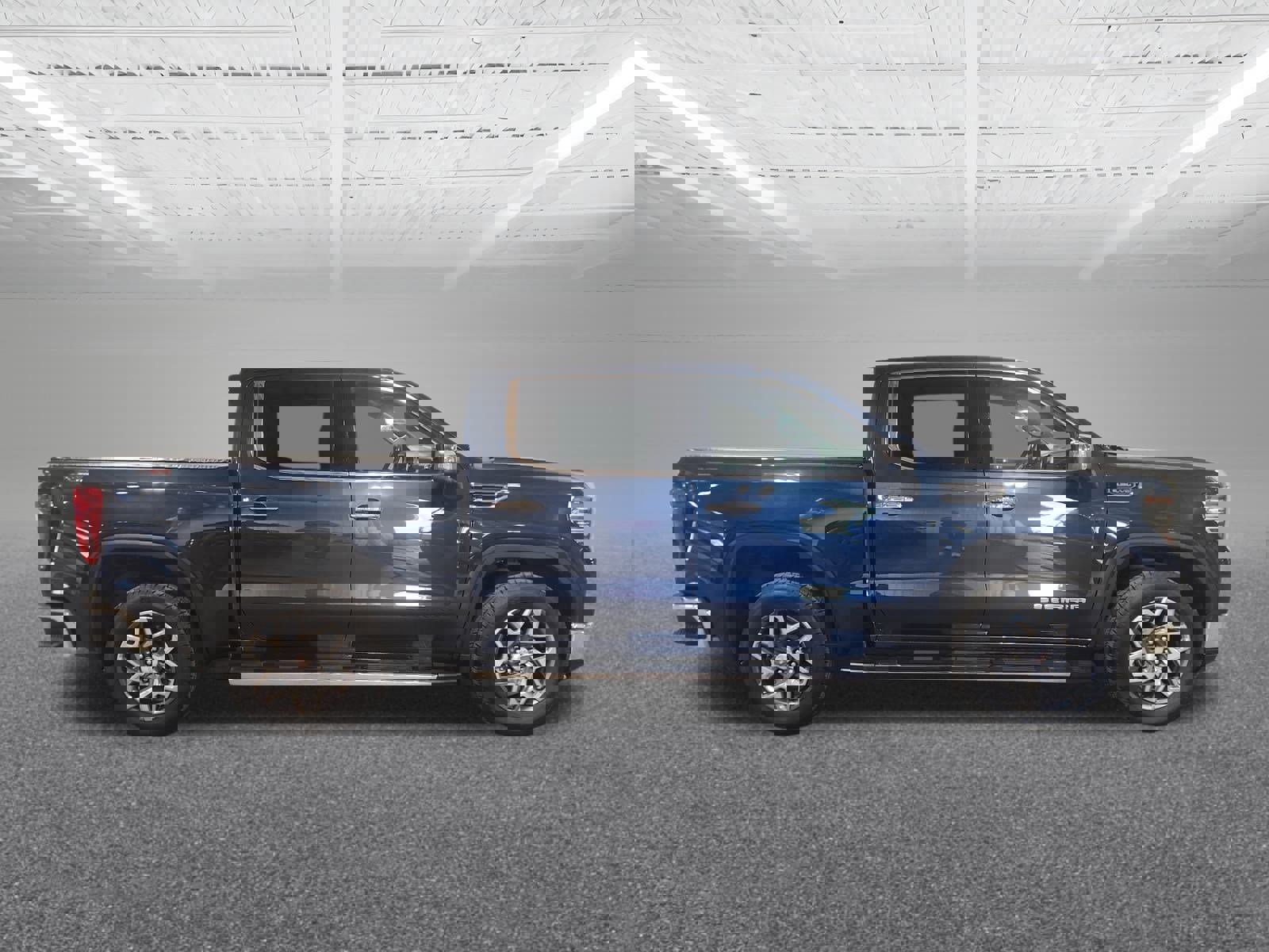 Used 2023 GMC Sierra 1500 SLT w/ SLT Premium Package image 5