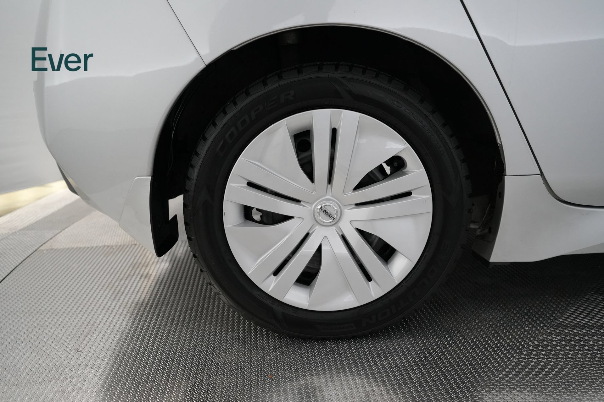 Used 2025 Nissan Leaf S FWD image 9