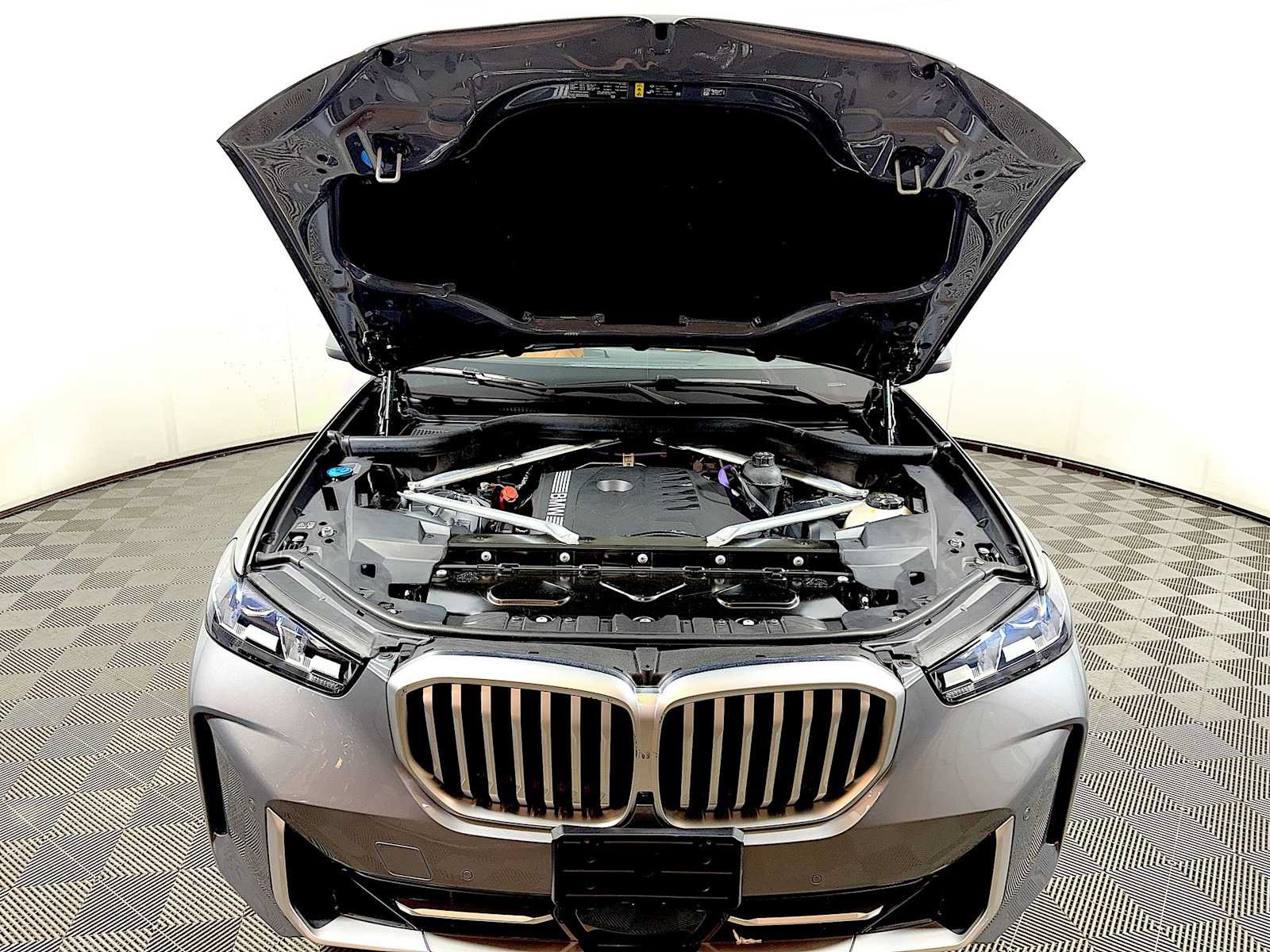 Used 2024 BMW X5 xDrive40i w/ Premium Package AWD/4WD image 31