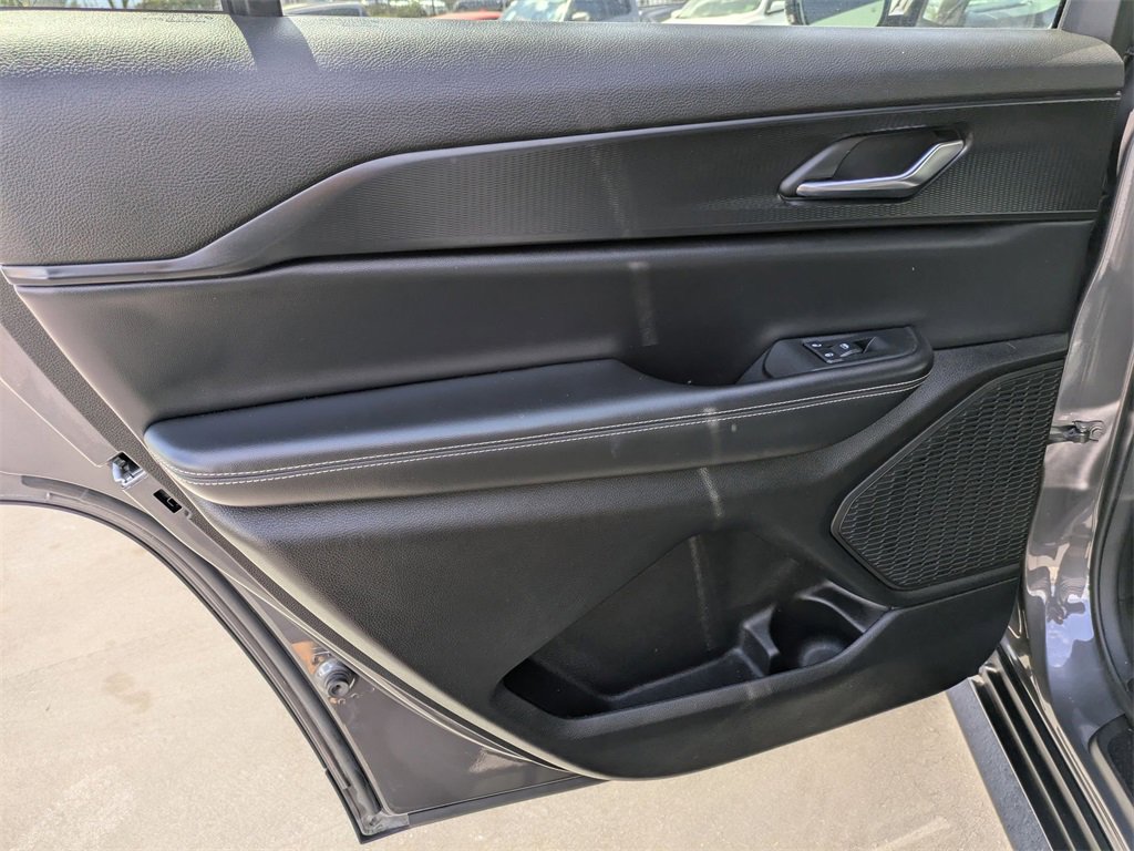 Used 2024 Jeep Grand Cherokee L Laredo image 27