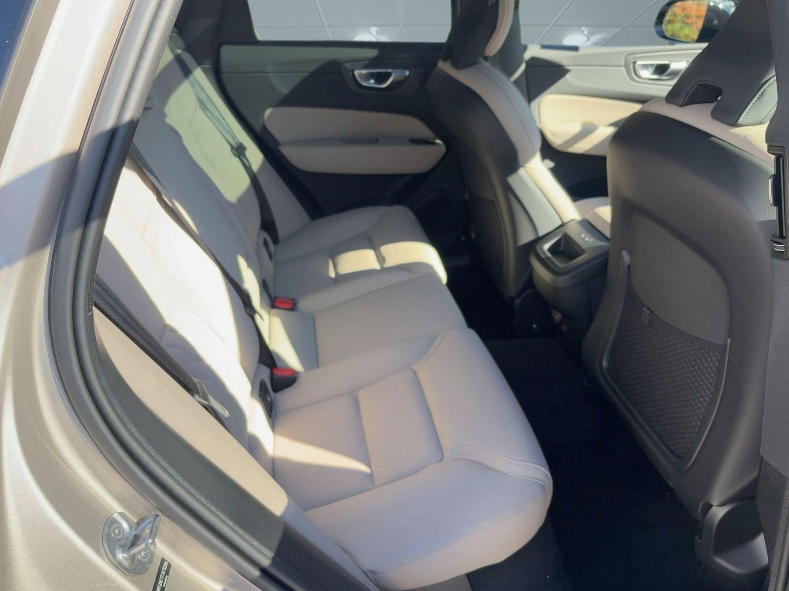 New 2026 Volvo XC60 B5 Plus w/ Climate Package image 29