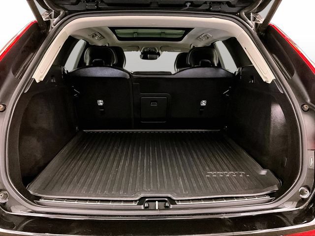 Used 2021 Volvo XC60 T5 Momentum w/ Premium Package AWD/4WD image 34