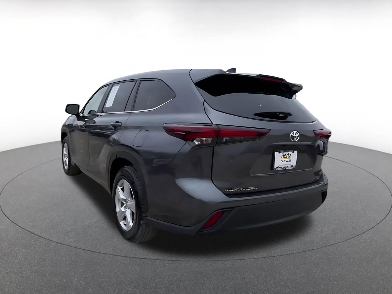 Used 2025 Toyota Highlander LE image 11