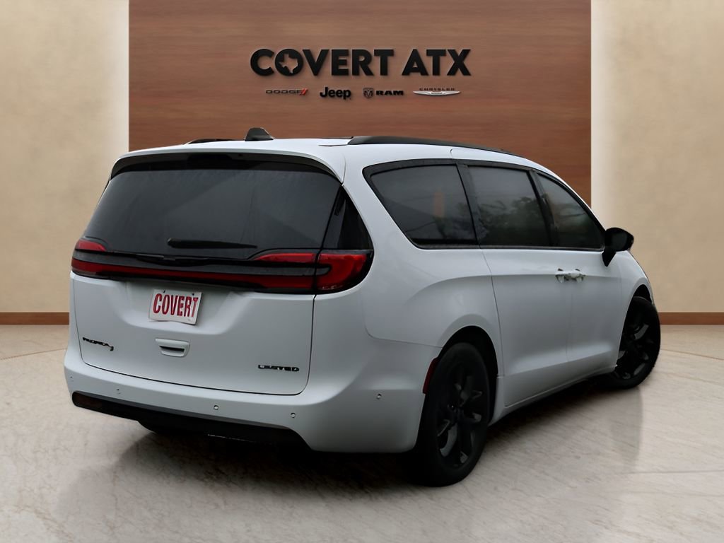 Used 2025 Chrysler Pacifica Limited FWD image 5
