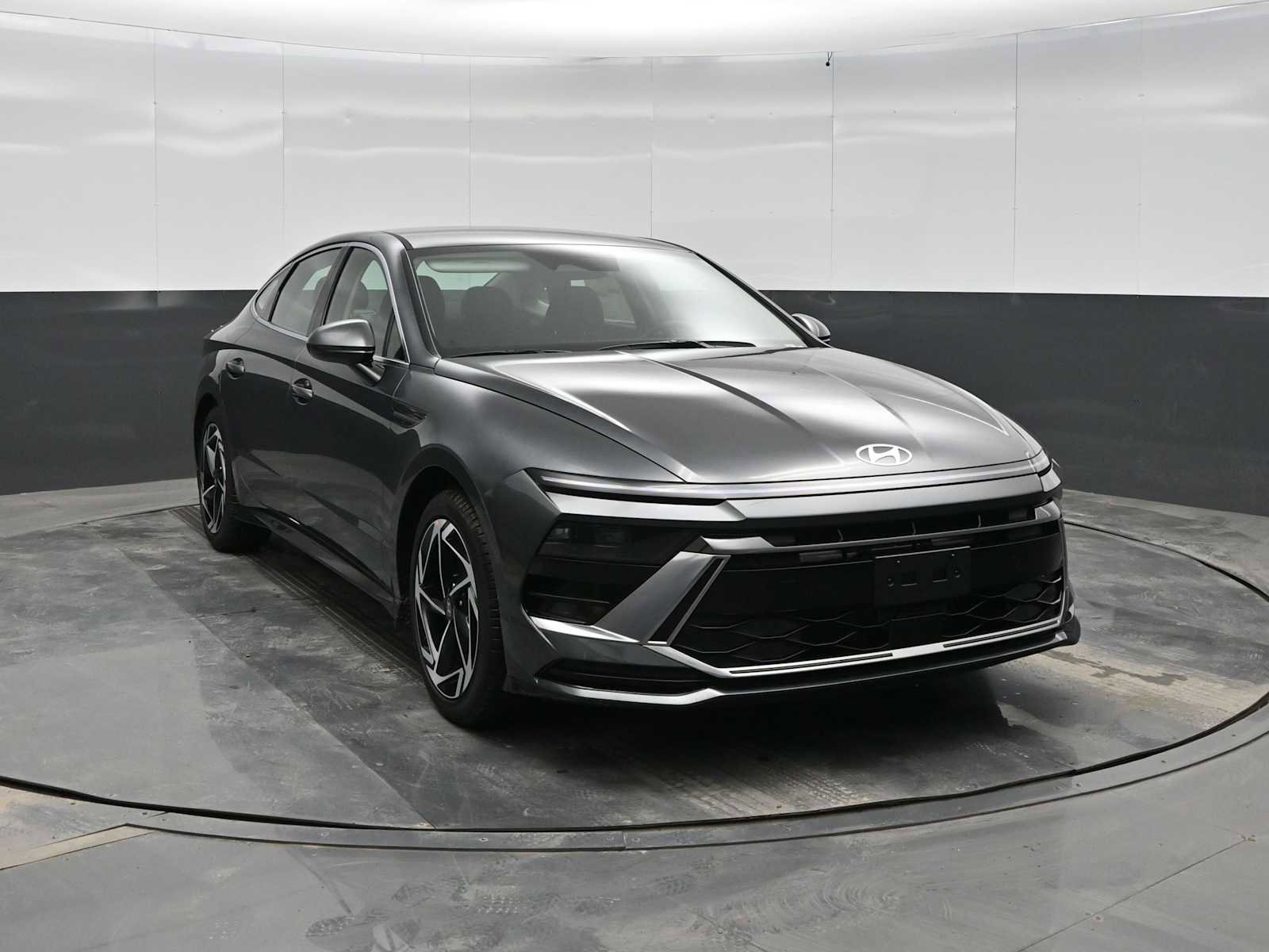 New 2026 Hyundai Sonata SEL FWD image 2