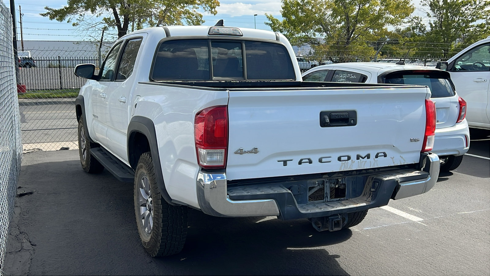 Used 2017 Toyota Tacoma SR5 w/ Tow Package AWD/4WD image 3