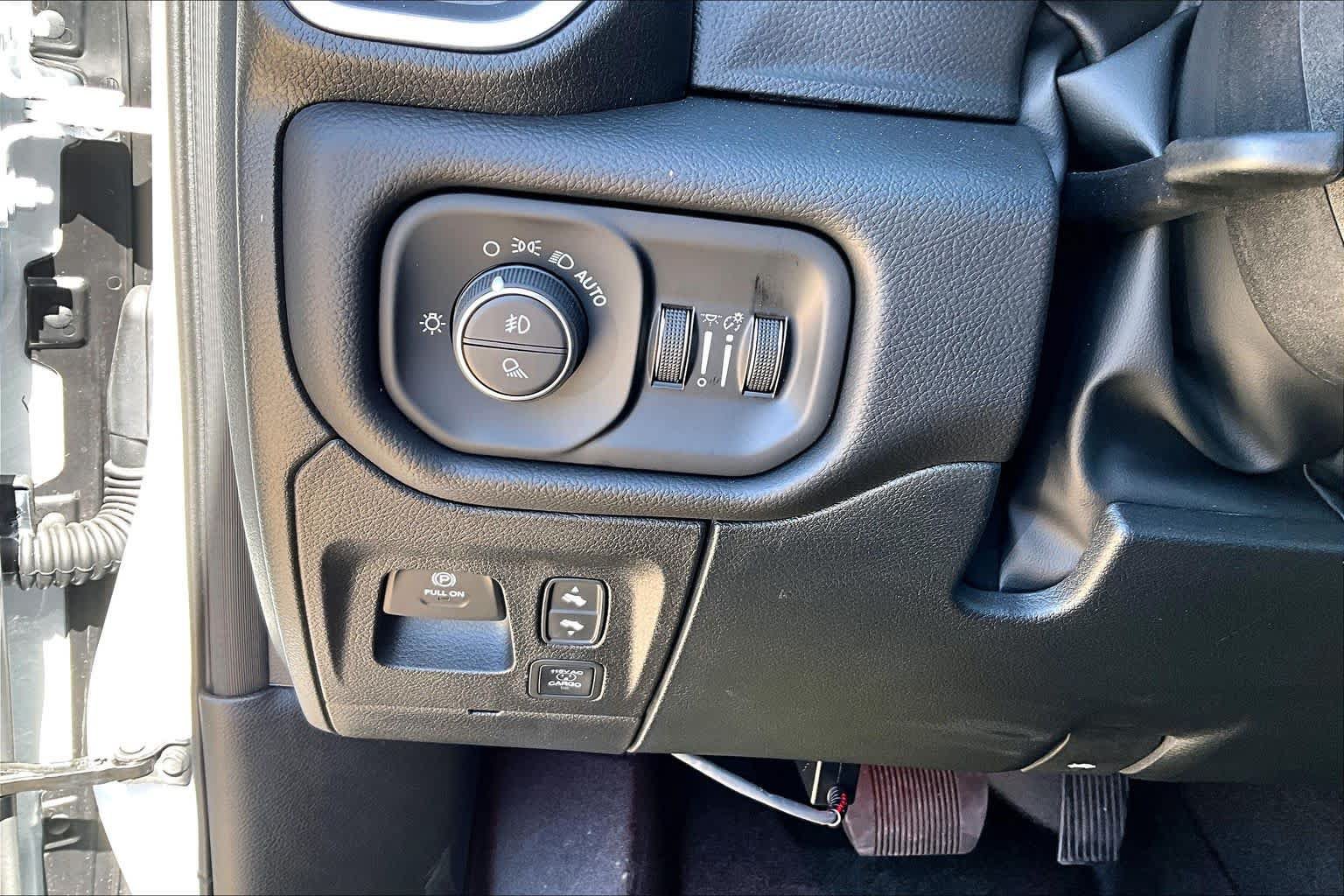 New 2026 RAM 1500 4x4 Crew Cab image 19