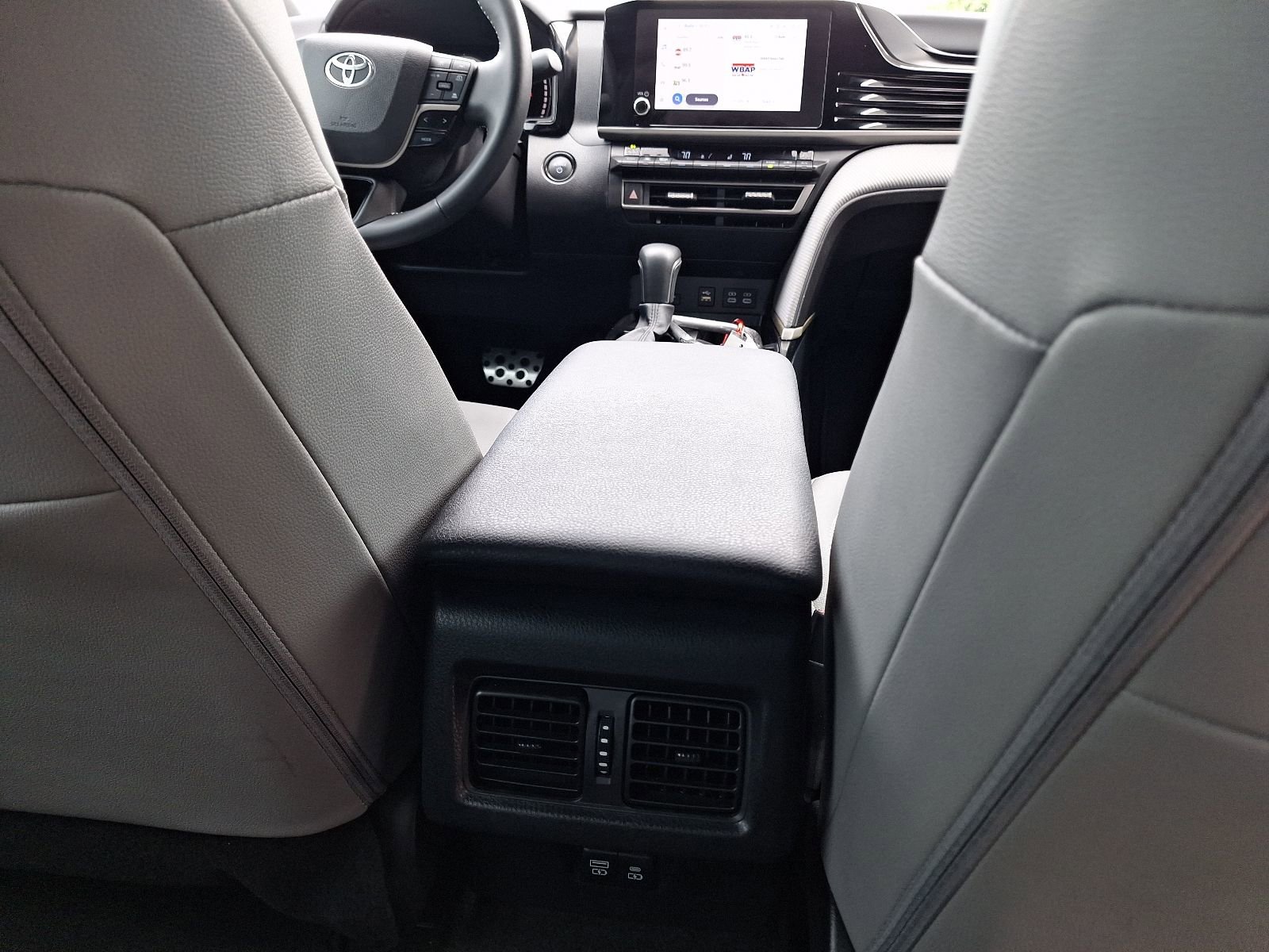 Used 2025 Toyota Camry SE FWD image 30