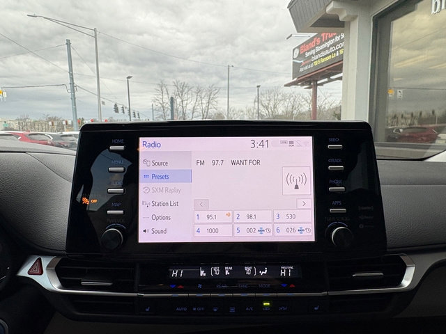 Used 2022 Toyota Sienna XLE image 34