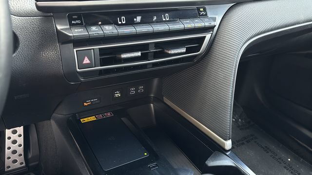 Used 2025 Toyota Camry SE FWD image 29