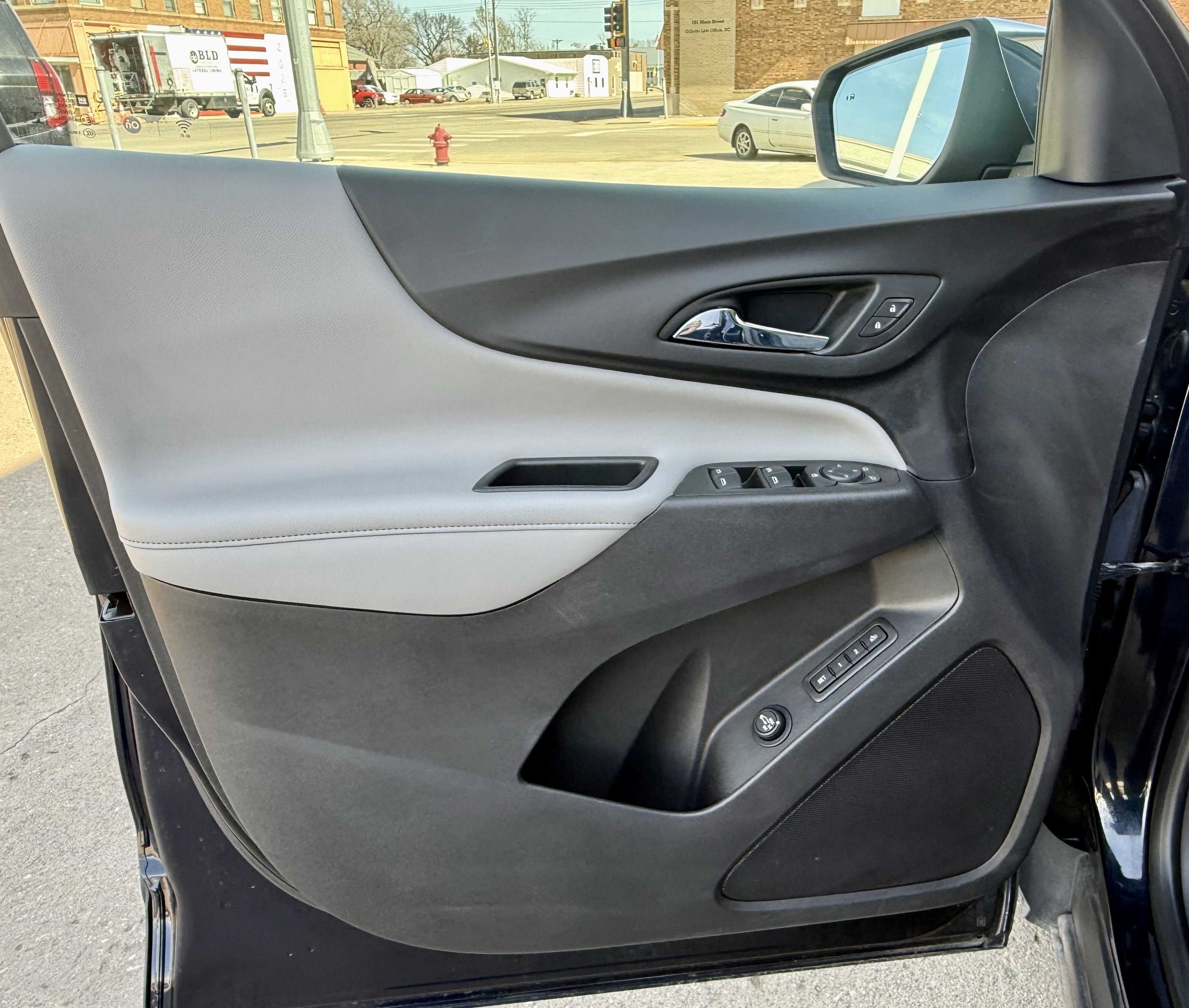 Used 2021 Chevrolet Equinox Premier AWD/4WD image 9
