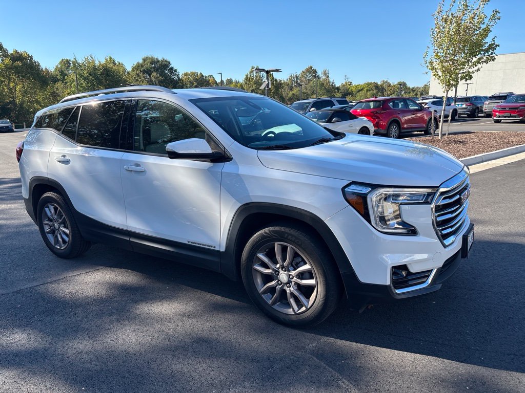 Used 2023 GMC Terrain SLT FWD image 3