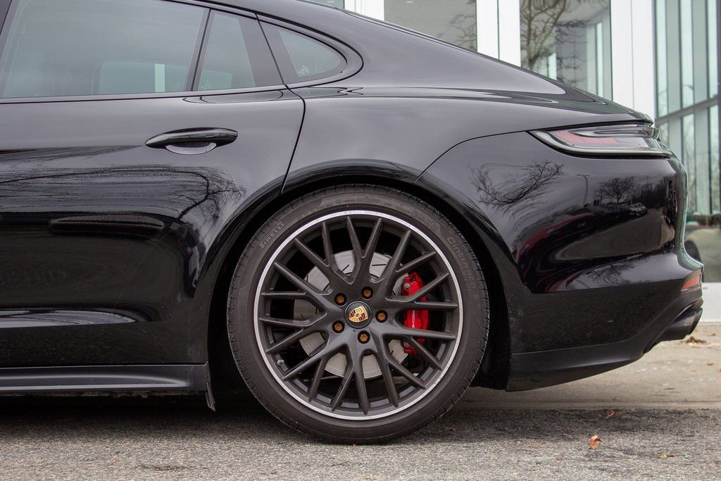 Used 2023 Porsche Panamera GTS w/ Premium Package image 7