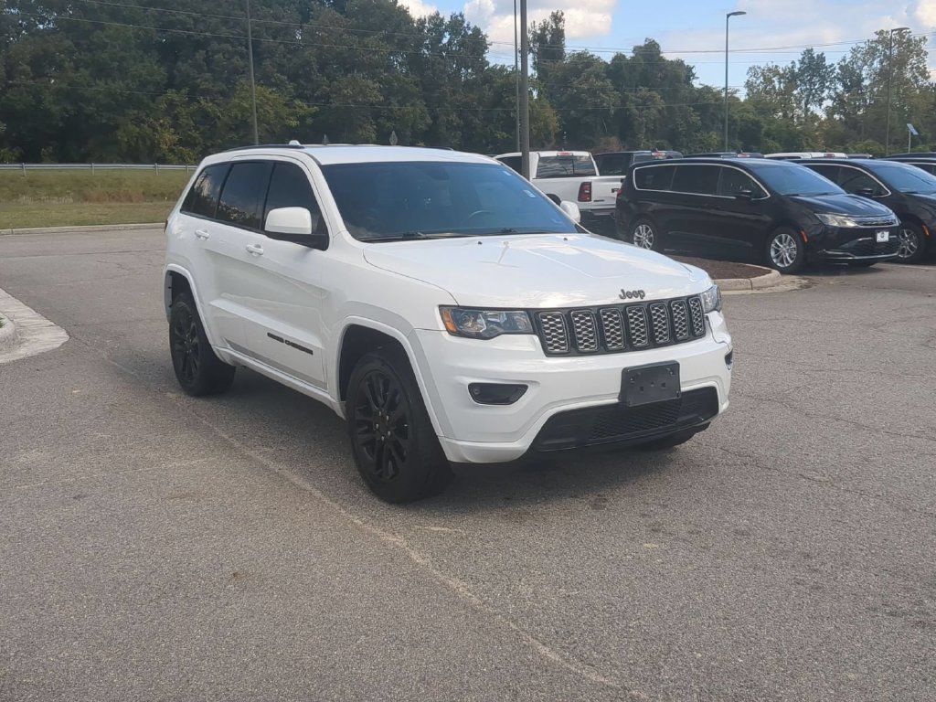 Used 2018 Jeep Grand Cherokee Altitude AWD/4WD image 7