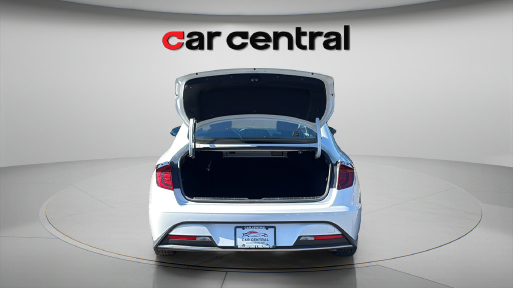 Used 2022 Hyundai Sonata SE w/ Preferred Accessory Package FWD image 9
