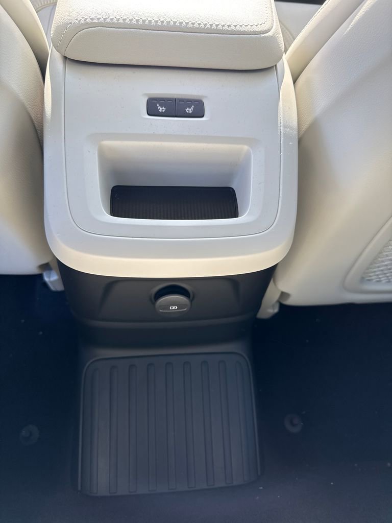 New 2025 Volvo XC60 T8 Ultra w/ Protection Package Premier image 7