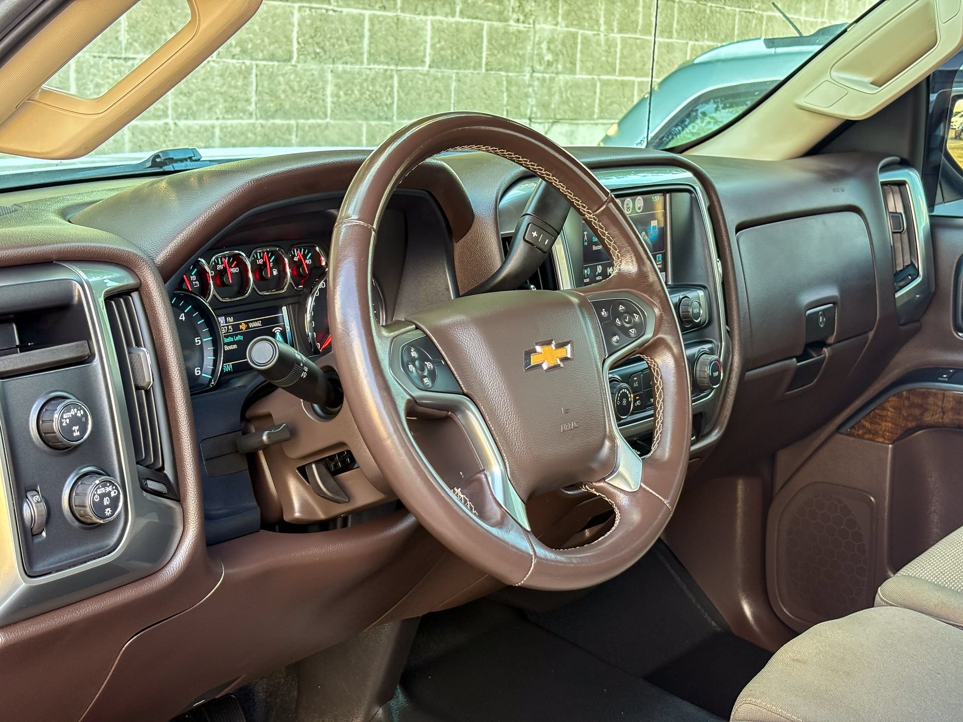 Used 2018 Chevrolet Silverado 1500 LT w/ LT Convenience Package AWD/4WD image 16