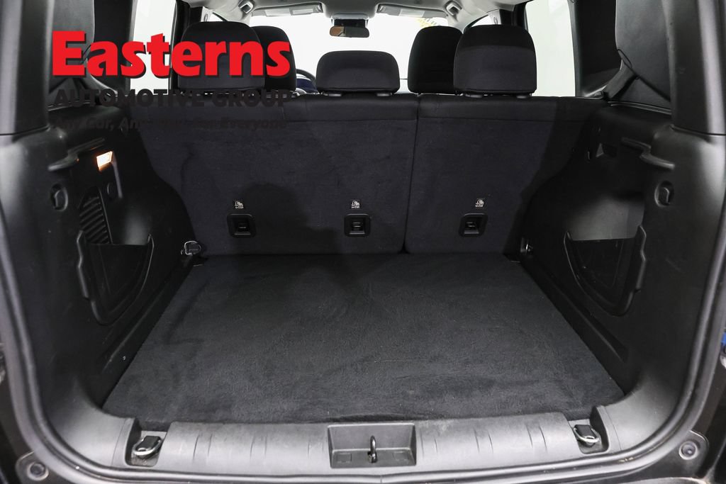 Used 2023 Jeep Renegade Latitude AWD/4WD image 9