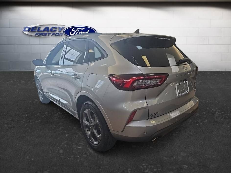 Used 2023 Ford Escape ST-Line w/ Tech Pack #1 AWD/4WD image 4