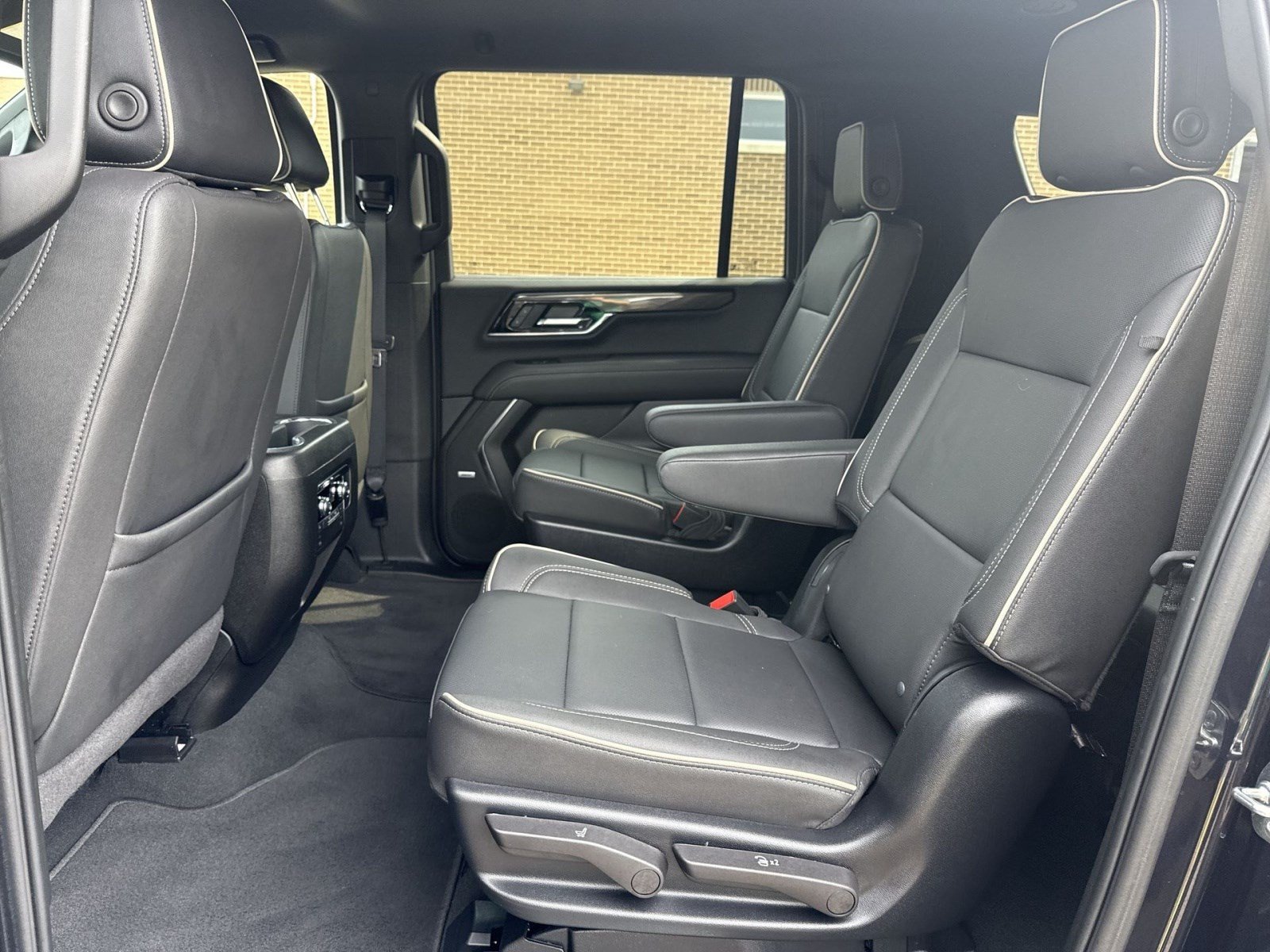 Used 2025 GMC Yukon XL Elevation w/ LPO, Get Active Package AWD/4WD image 22