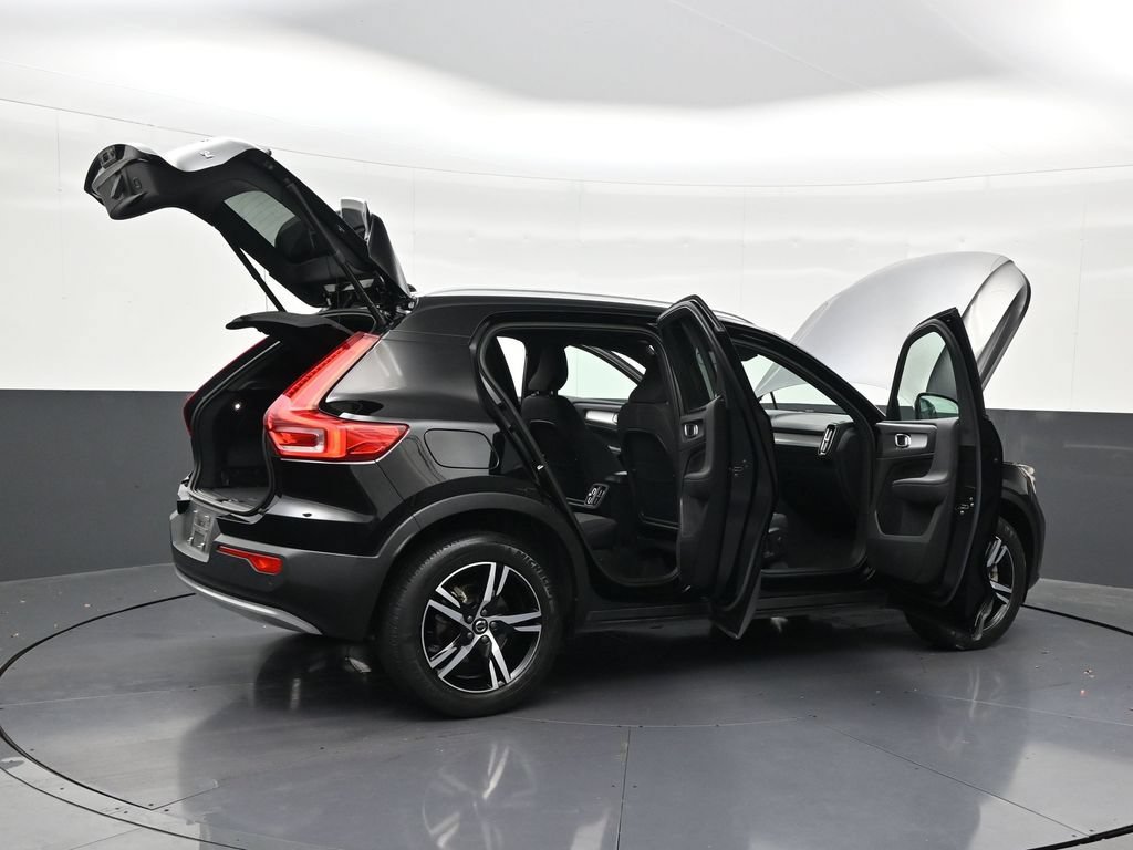 Used 2023 Volvo XC40 B4 Core FWD image 34