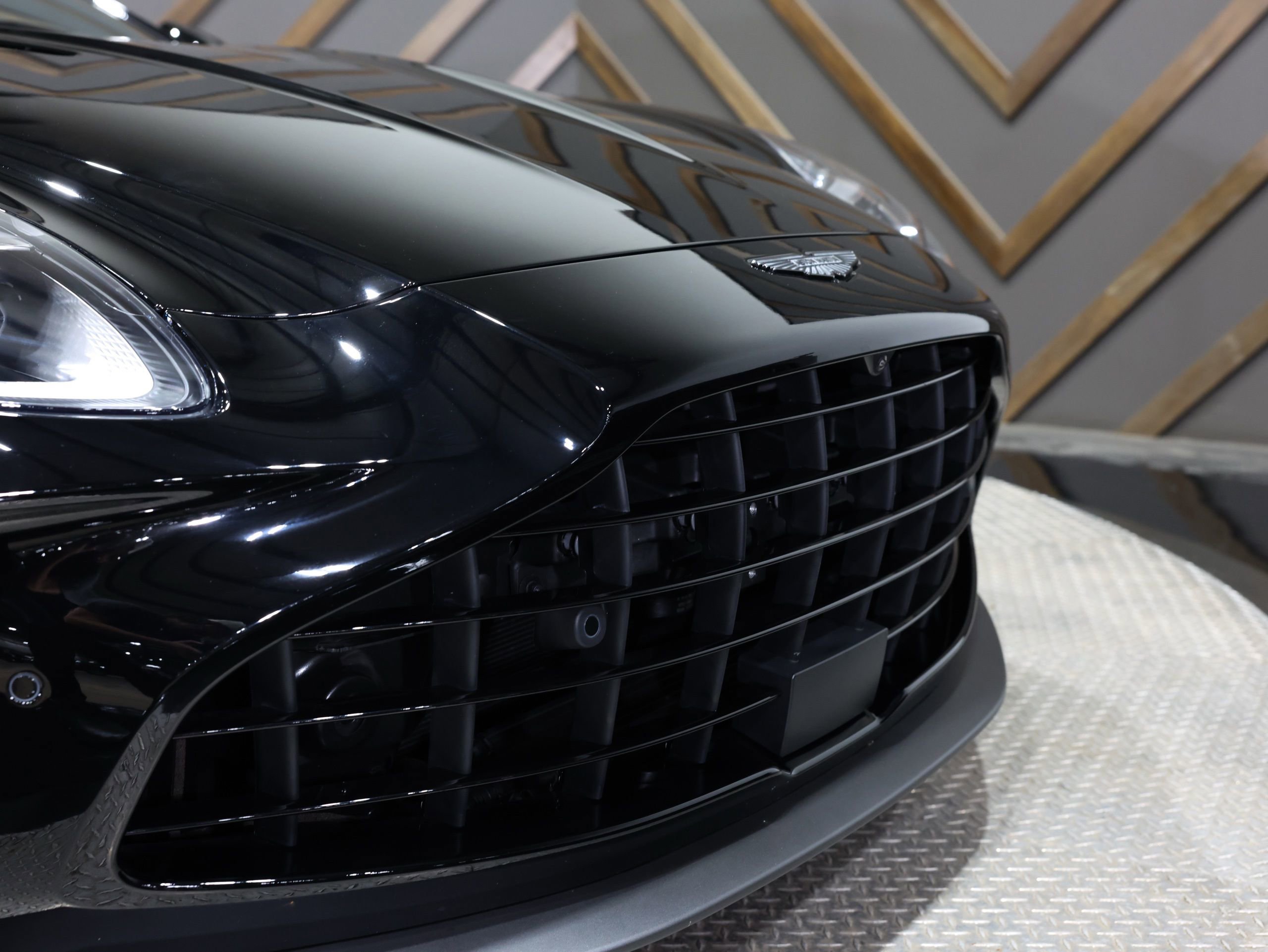 Used 2026 Aston Martin V8 Vantage Coupe image 29